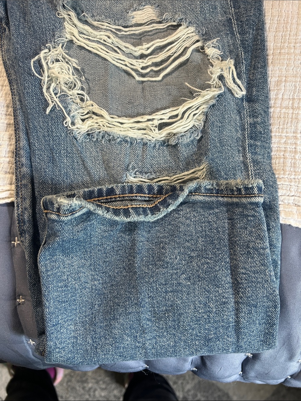 American Eagle Mom Jean Strigid  Lt Blue Ripped Slim-Straight Size 14 XSHORT - Picture 8 of 10